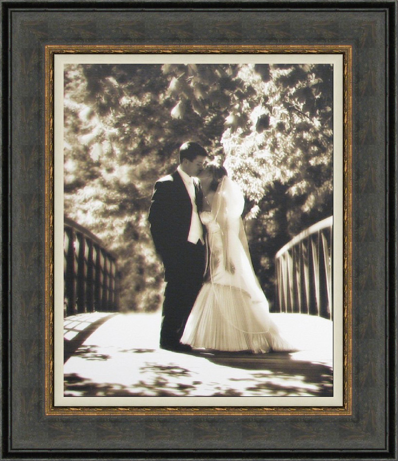 Black and white wedding photo photo and unique framing ideas for it